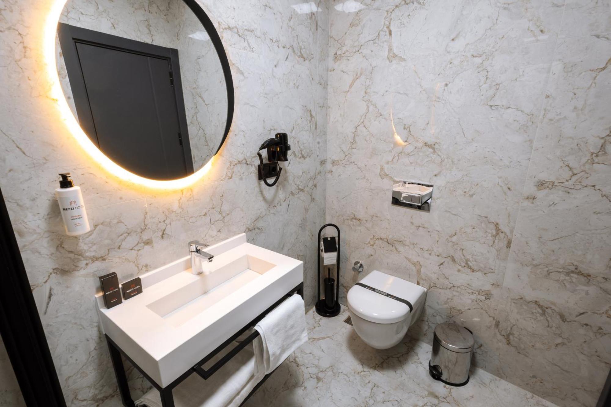 Meyzi Hotel Истанбул Екстериор снимка