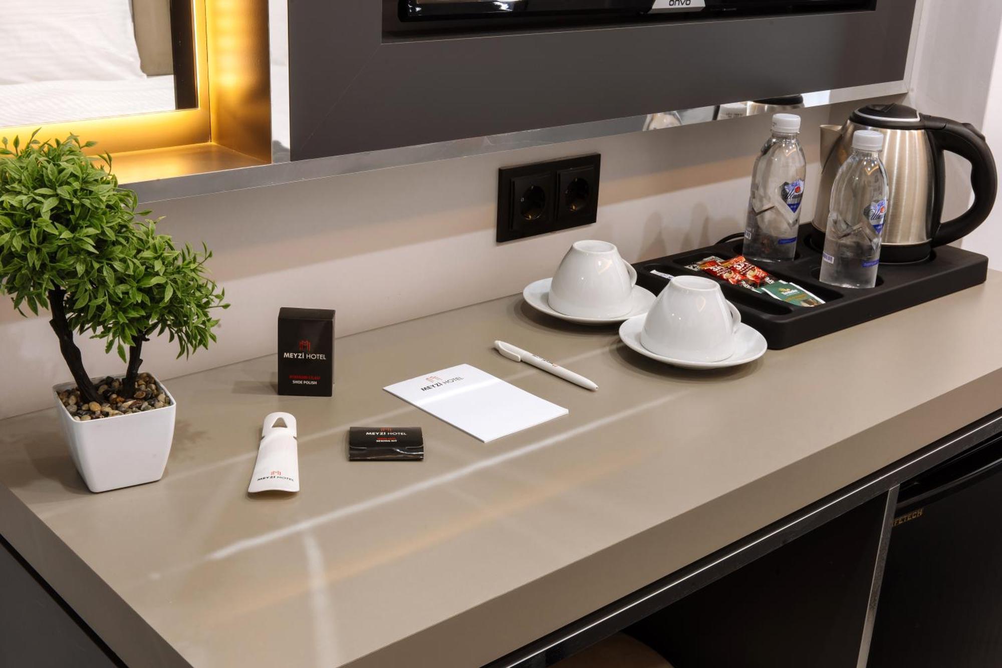 Meyzi Hotel Истанбул Екстериор снимка